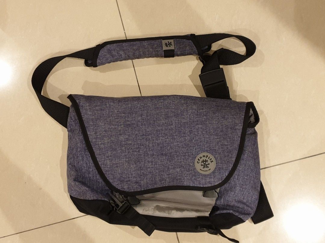 Crumpler The Moderate Embarrassment Messenger Bag