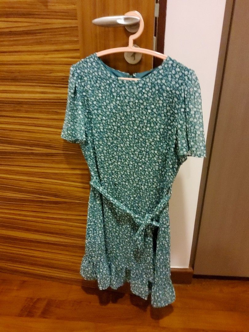Dotti green floral dress in size S (8), Women's Fashion, Dresses & Sets,  Dresses on Carousell