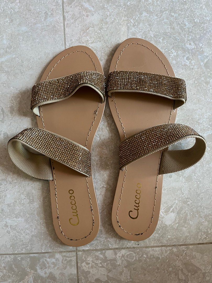 Flat sandals gold