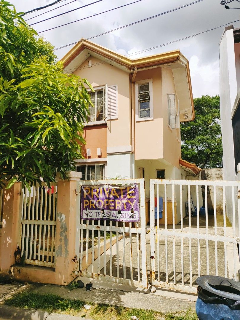 FORECLOSED GATED HOUSE AND LOT IN TIERRA NEVADA GENERAL TRIAS Cavite