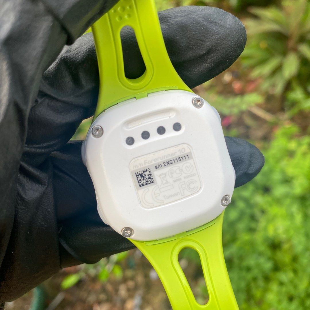 Garmin forerunner 10 green best sale