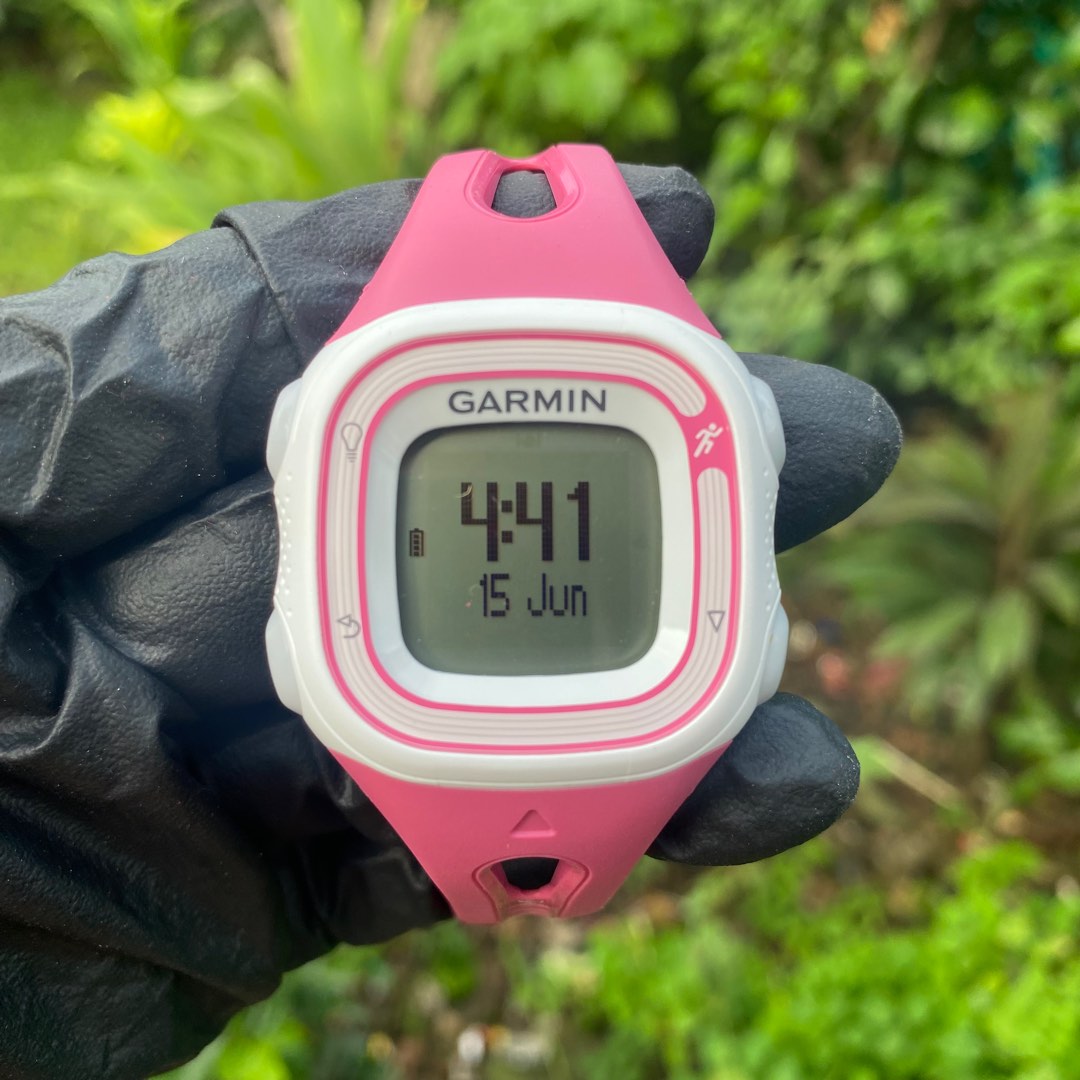 Garmin forerunner 10 pink watch Fesyen Wanita Jam Tangan di Carousell