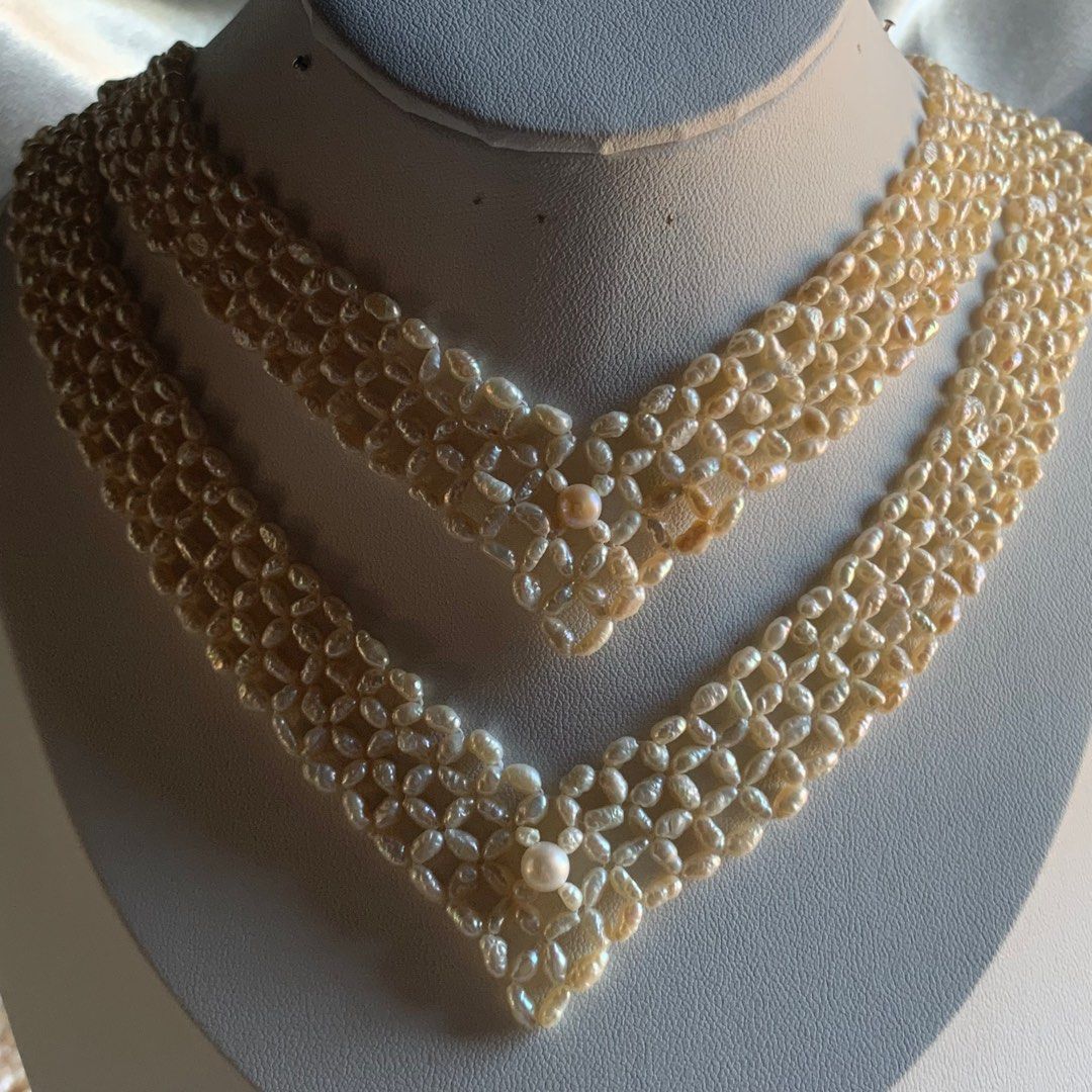 White collar deals necklace