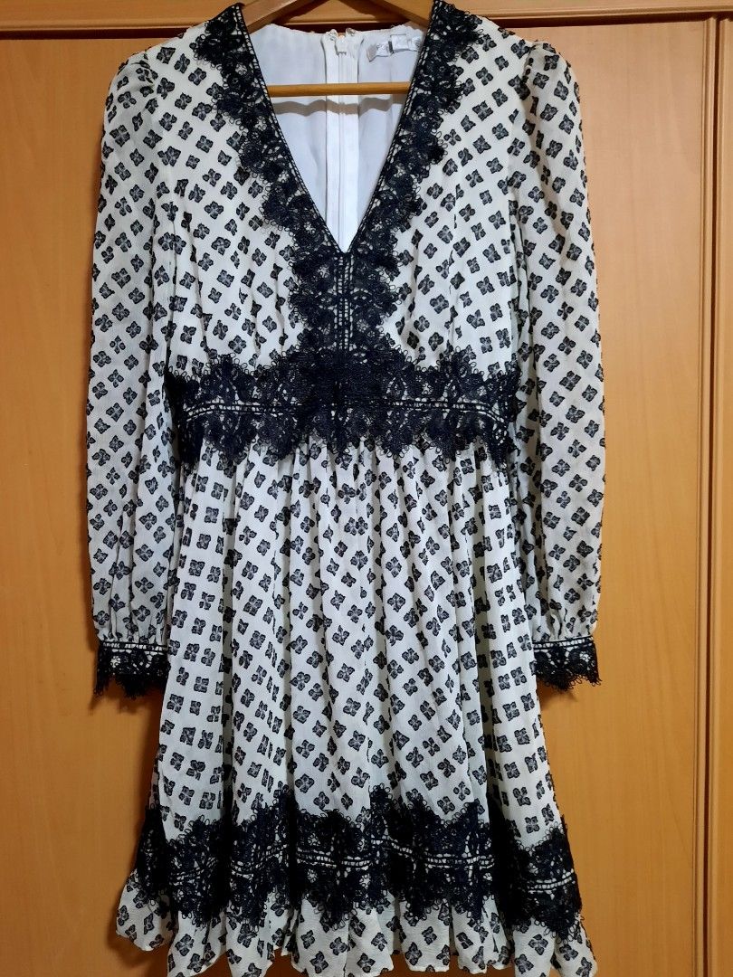 Forevernew (Category: Dresses) located in Singapore. Submitted by vlim_01 (Listing ID 1237821171, Image 2). Description: .