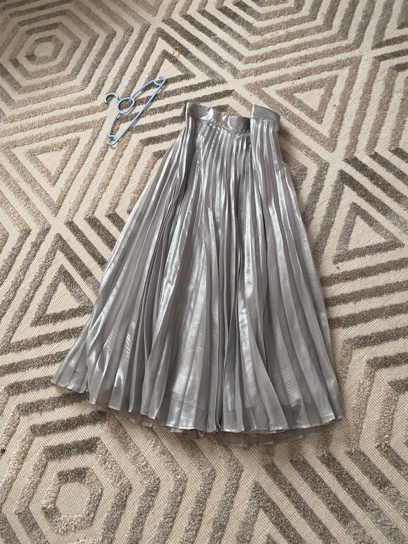 H&m silver pleated skirt outlet