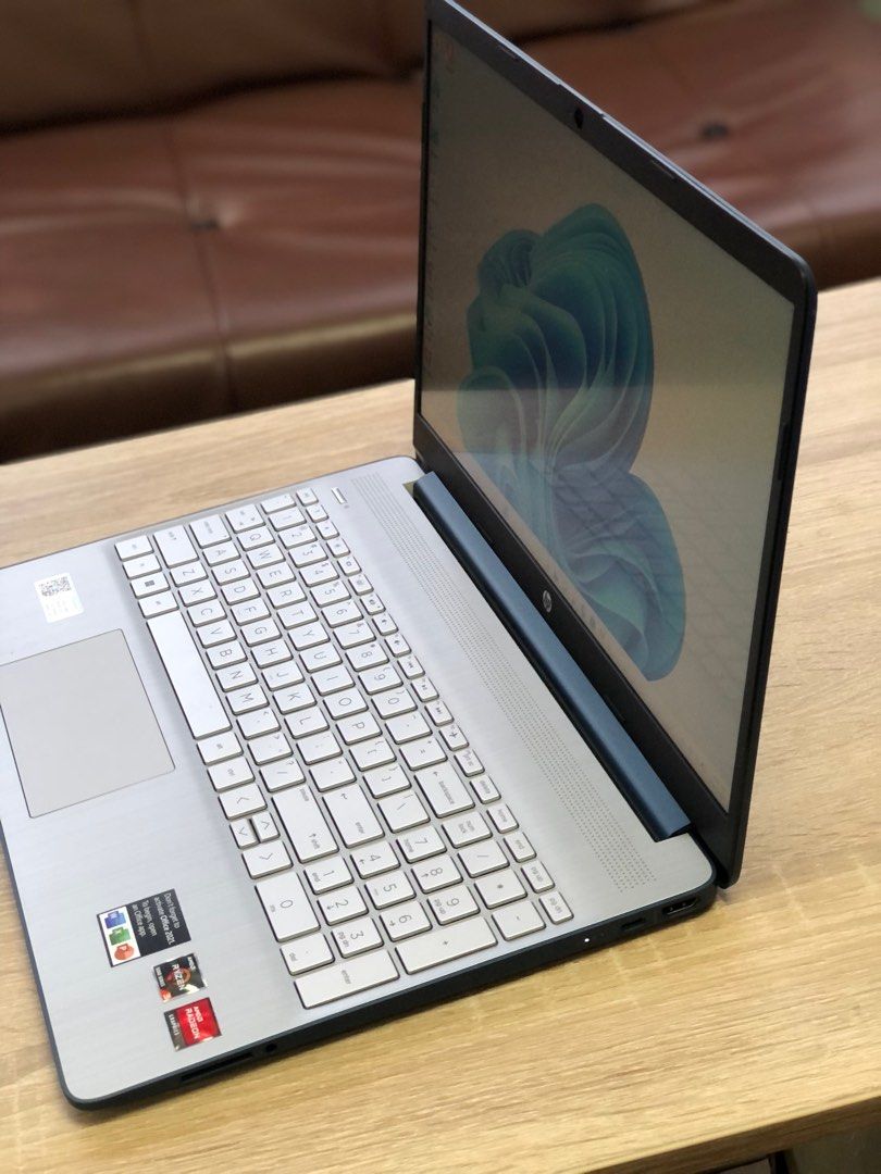 HP LAPTOP AMD RYZEN 3 / 8GB RAM 512GB SSD WINDOWS 11 UNDER HP WARRANTY
