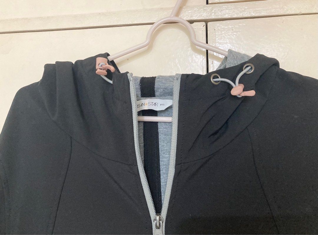 Jacket (Category: Coats, Jackets and Outerwear) located in Manila. Submitted by franpan (Listing ID 1237873860, Image 3). Description: For sale Never used Thick Dri fit material Size small Shipping: LBC or J&T Payment: Gcash Message me for inquiries .