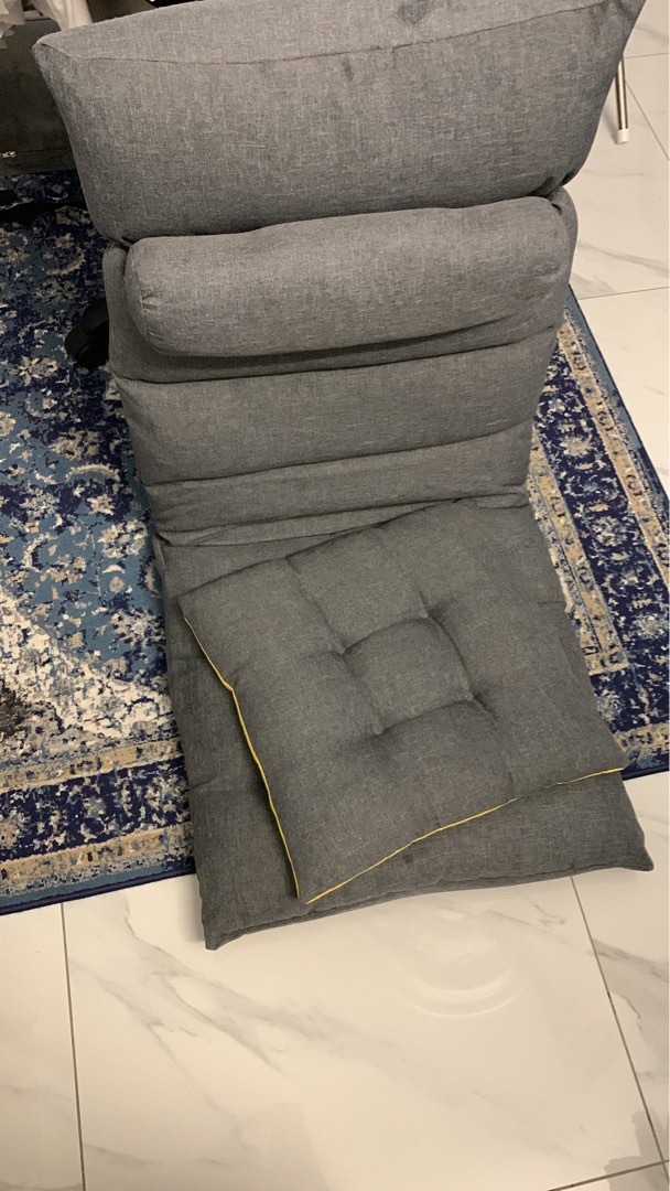 Kerusi lipat santai, Furniture & Home Living, Furniture, Chairs on