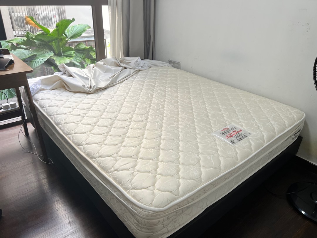 King Koil Queen size mattress, Furniture & Home Living, Furniture, Bed