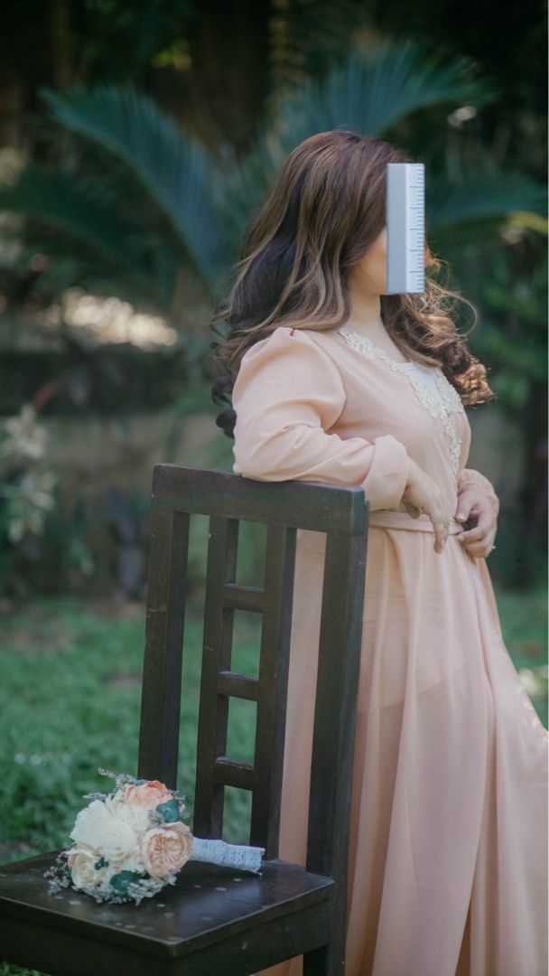 La Rosa Bridal Robe / Maternity Robe (Category: Dresses) located in Marikina City. Submitted by charmingcess (Listing ID 1237807660, Image 2). Description: Orig price = ₱3000+ Used once for photo shoot only Can fit up to large Super nice in actual, hindi ko lang najustify sa photos kasi maliit na chubby ako hehe *Last 2 photos grabbed frok La Rosa FB page.