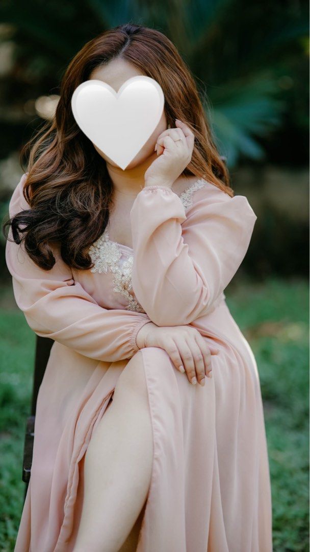 La Rosa Bridal Robe / Maternity Robe (Category: Dresses) located in Marikina City. Submitted by charmingcess (Listing ID 1237807660, Image 1). Description: Orig price = ₱3000+ Used once for photo shoot only Can fit up to large Super nice in actual, hindi ko lang najustify sa photos kasi maliit na chubby ako hehe *Last 2 photos grabbed frok La Rosa FB page.