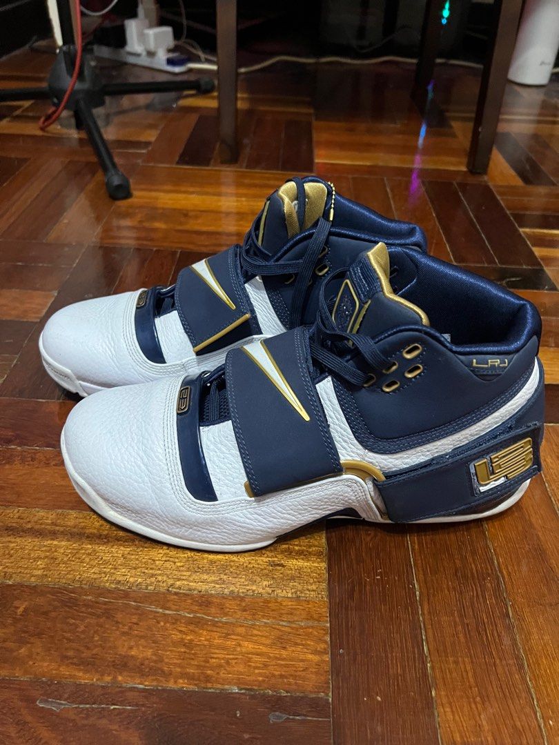 Lebrons hotsell soldier 1