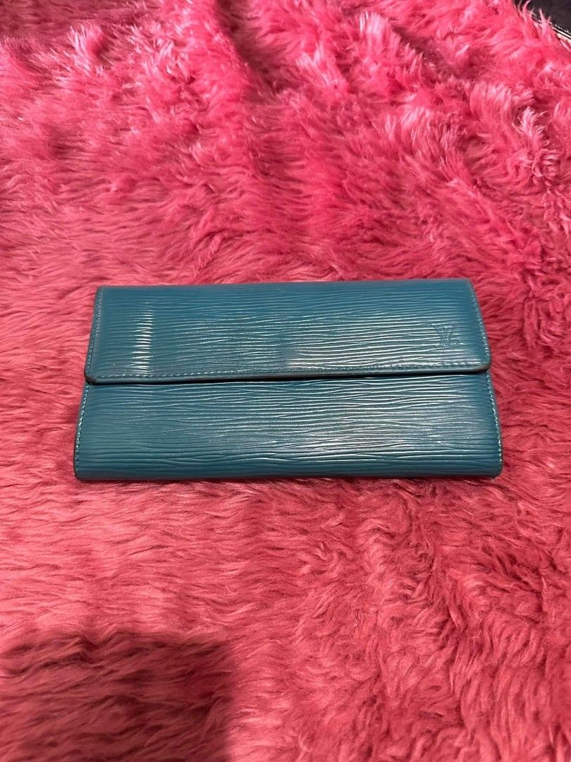 LV Wallet (Category: Luxury Bags & Wallets) located in Antipolo. Submitted by loveluxurydiscount (Listing ID 1237704919, Image 1). Description: 💯auth 👝ell vee 👝wallet.