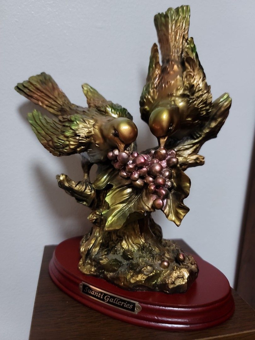 magpie statue, Furniture & Home Living, Home Decor, Other Home Decor on