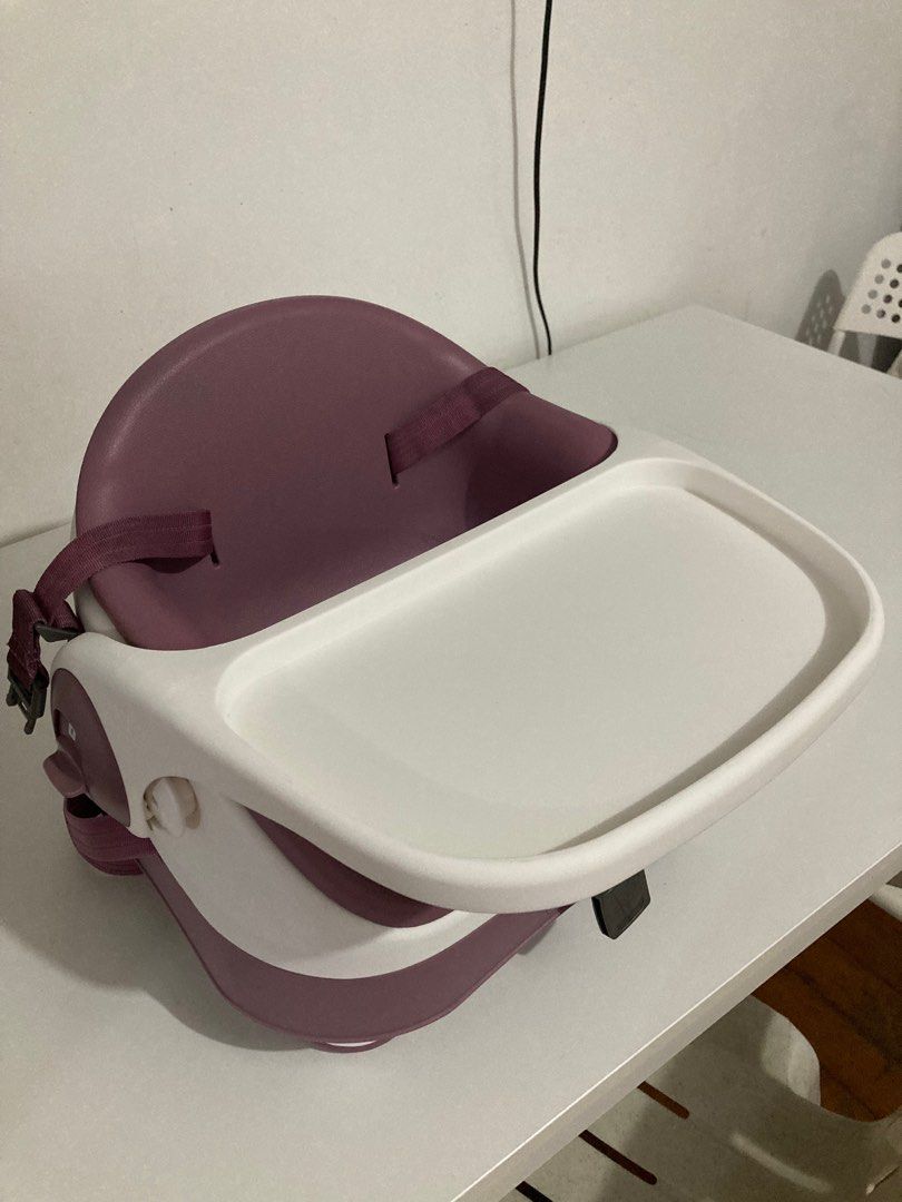 Baby bud booster seat with detachable tray clearance