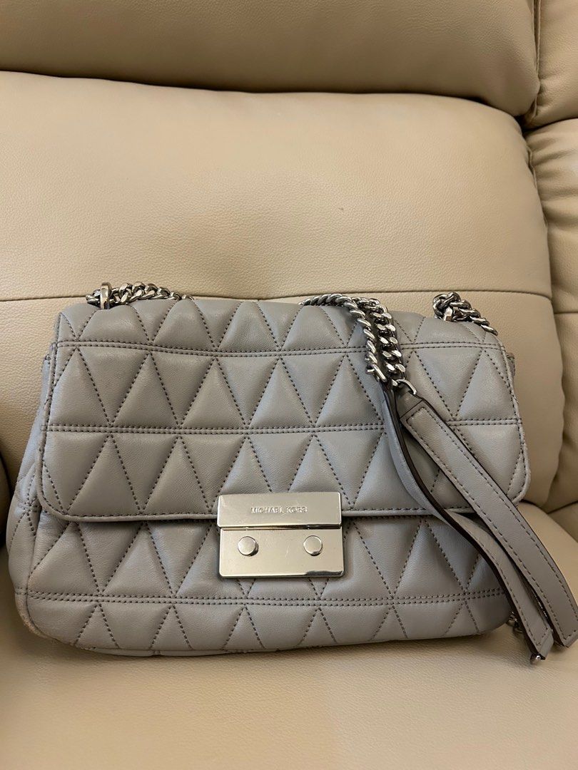 Michael kors （分類：單肩包）位於 Hong Kong。 由 vkchan6 提交（商品編號 1237831282，圖片 2）。簡介： 。