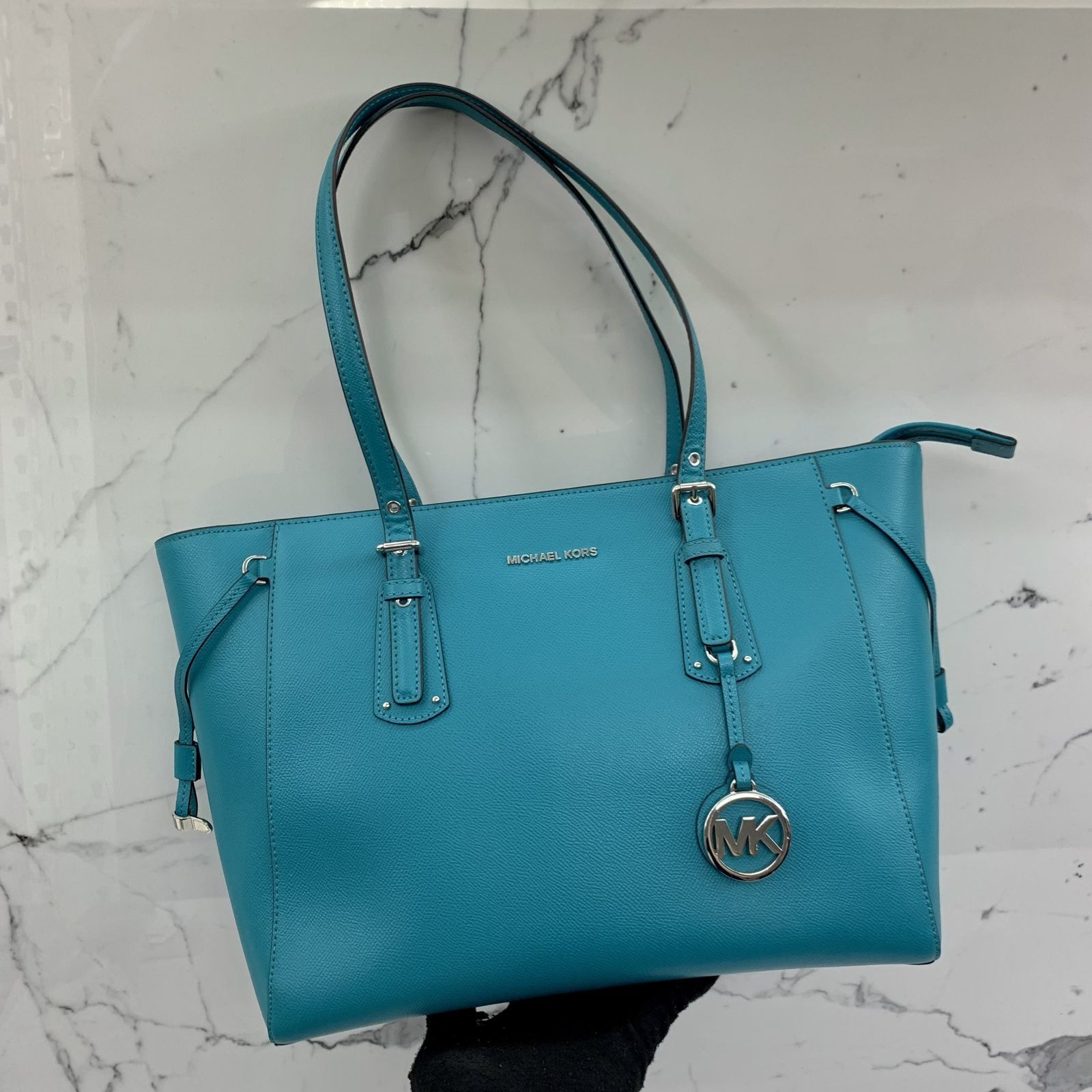 Michael Kors Greenwich Bucket Bag (Medium), Luxury, Bags & Wallets on  Carousell