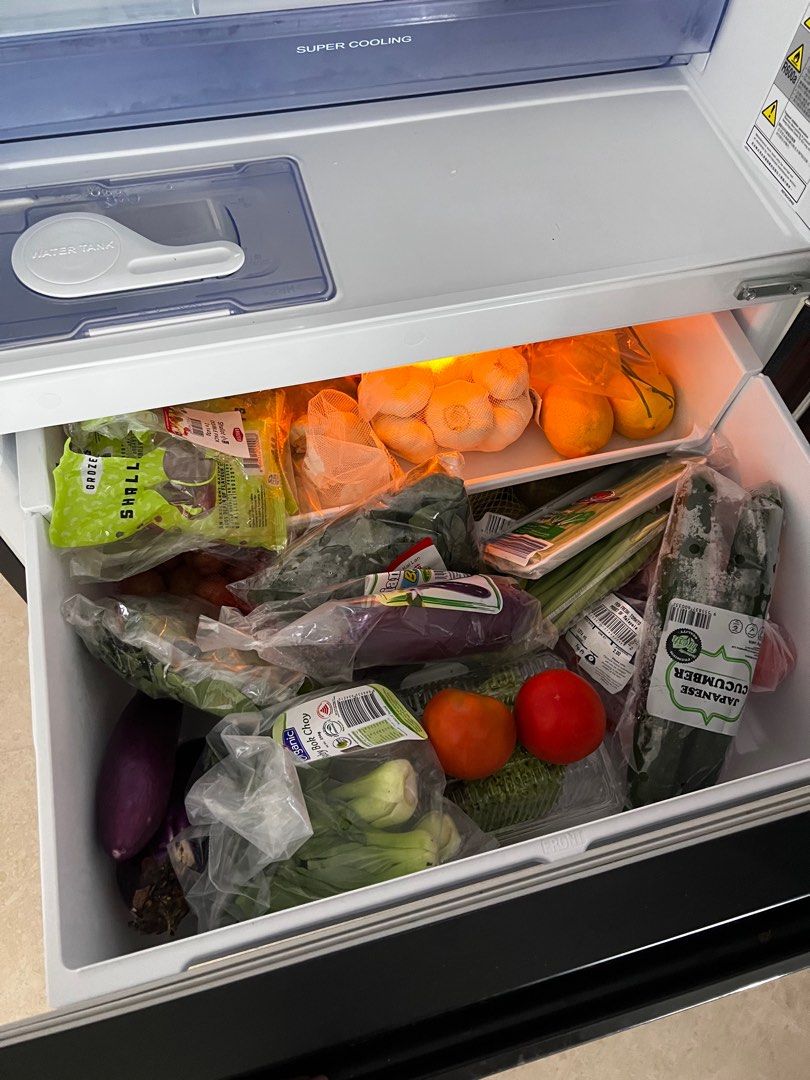 Mitsubishi Inverter Fridge & Freezer + Ice Cube maker MRCX56EP, TV