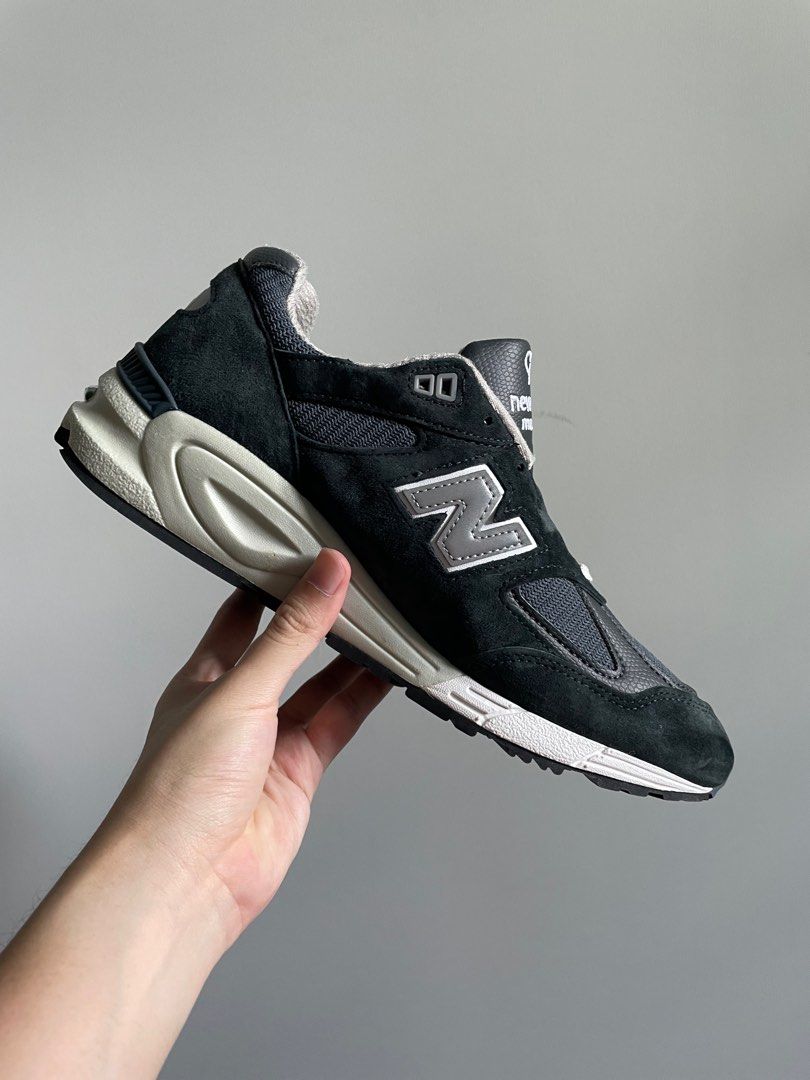 New Balance Kith Shark 990v2