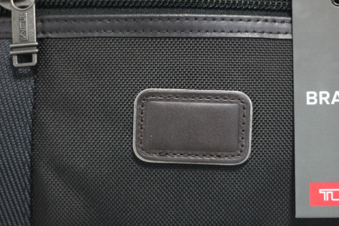 New Tumi 222389HK2 Alpha Bravo Shaw Deluxe Brief 17