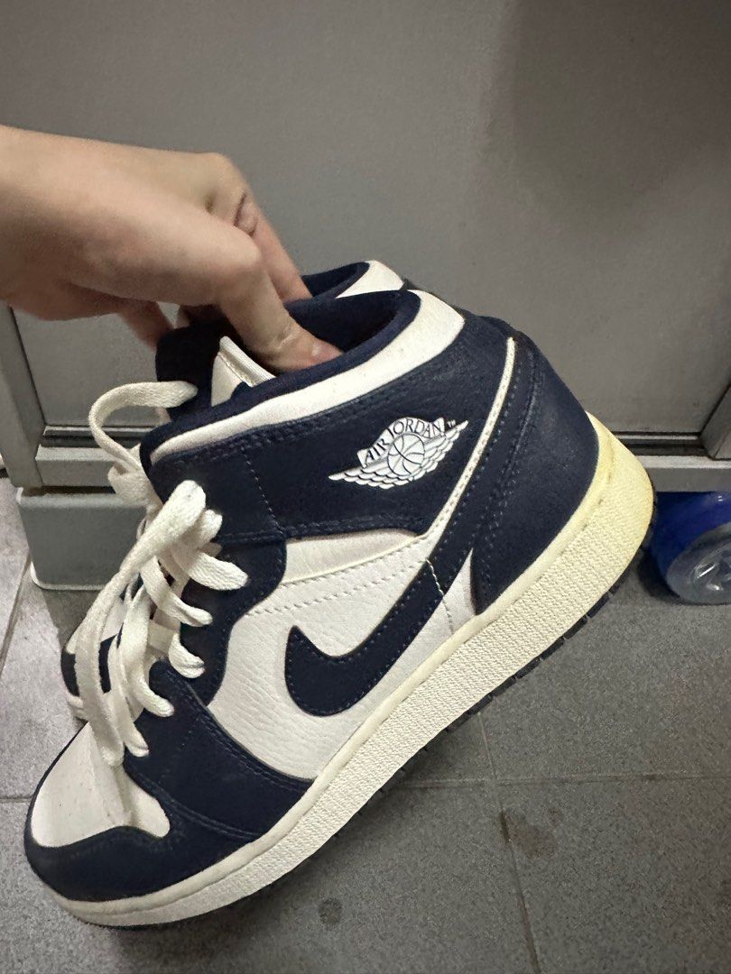 Nike air jordan 1 sales mid obsidian