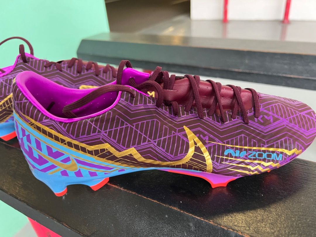 Purple nike vapor top