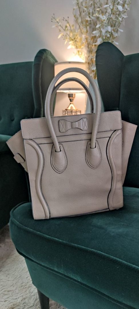 Pre loved Celine Luggage Beige Medium
