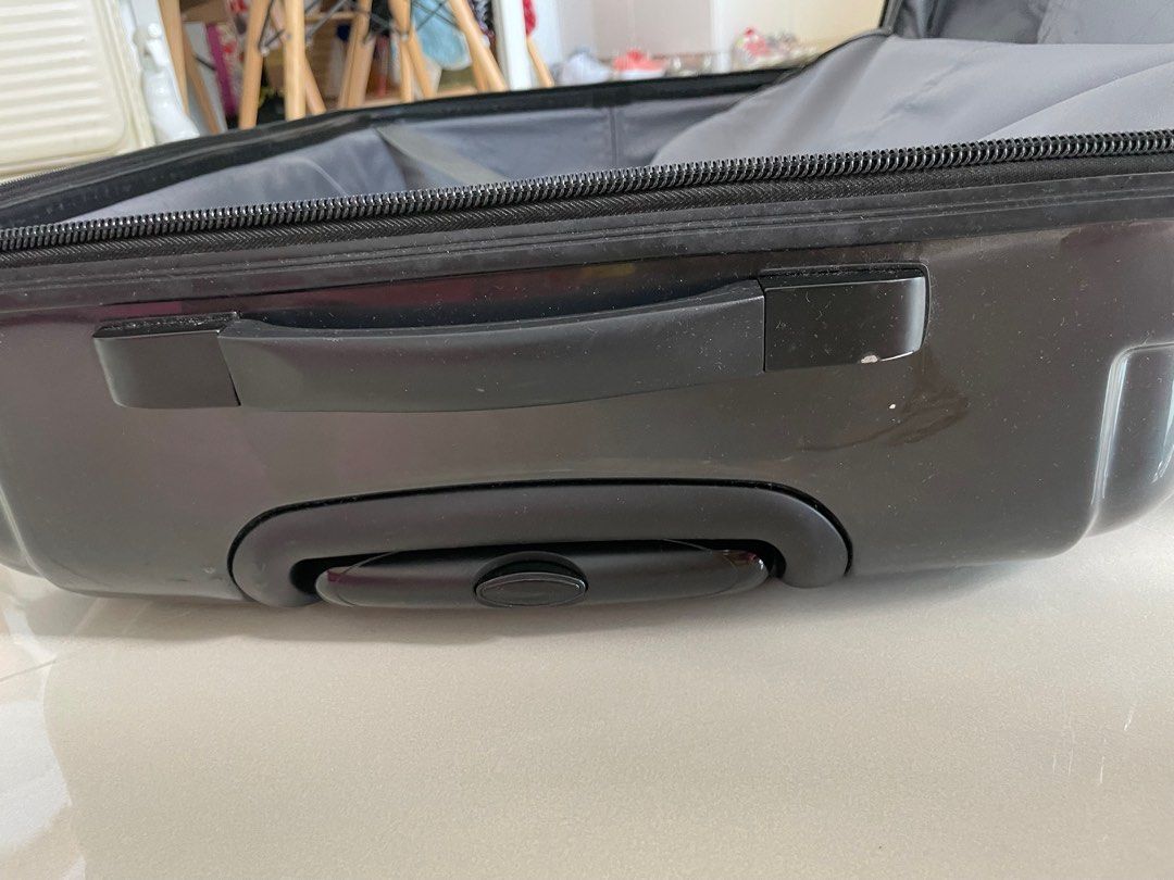 Samsonite luggage 28 inch, Hobbies & Toys, Travel, Luggage on Carousell