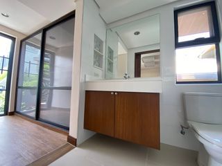 San Lorenzo Village, Makati.  Brand New Modern Duplex for Lease