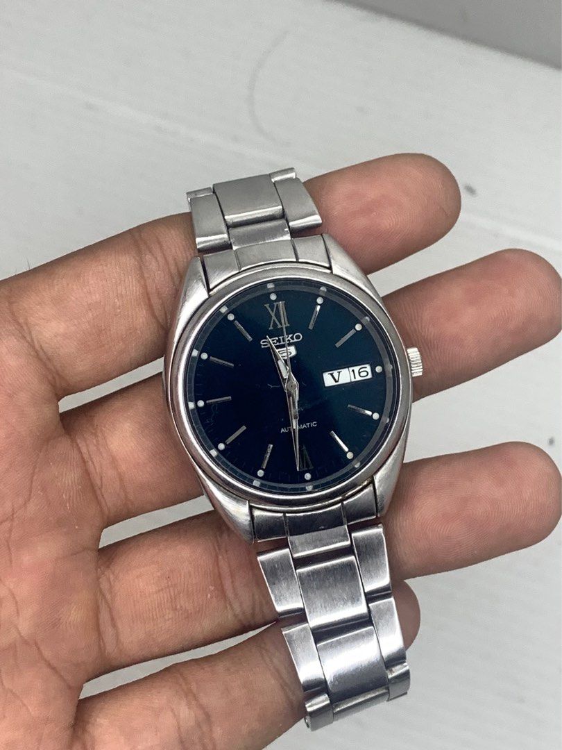 Seiko 5 Romawi Obsidian Dial, Fesyen Pria, Jam Tangan di Carousell