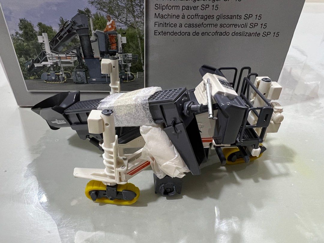 NZG 1/50 WIRTGEN SP15i - Machine à Coffrage Glissant - Modèle Réduit NZG1054