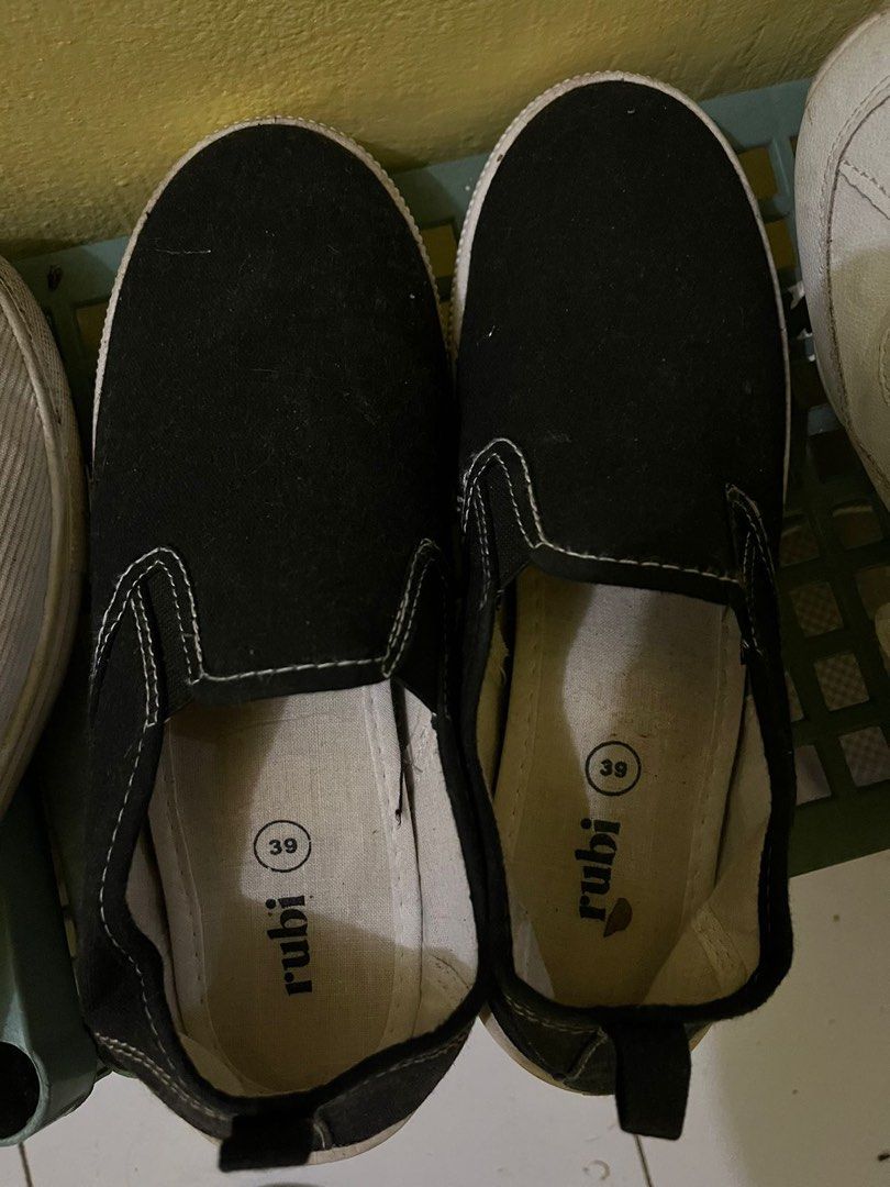 SEPATU KETS HITAM RUBI, Fesyen Wanita, Sepatu di Carousell