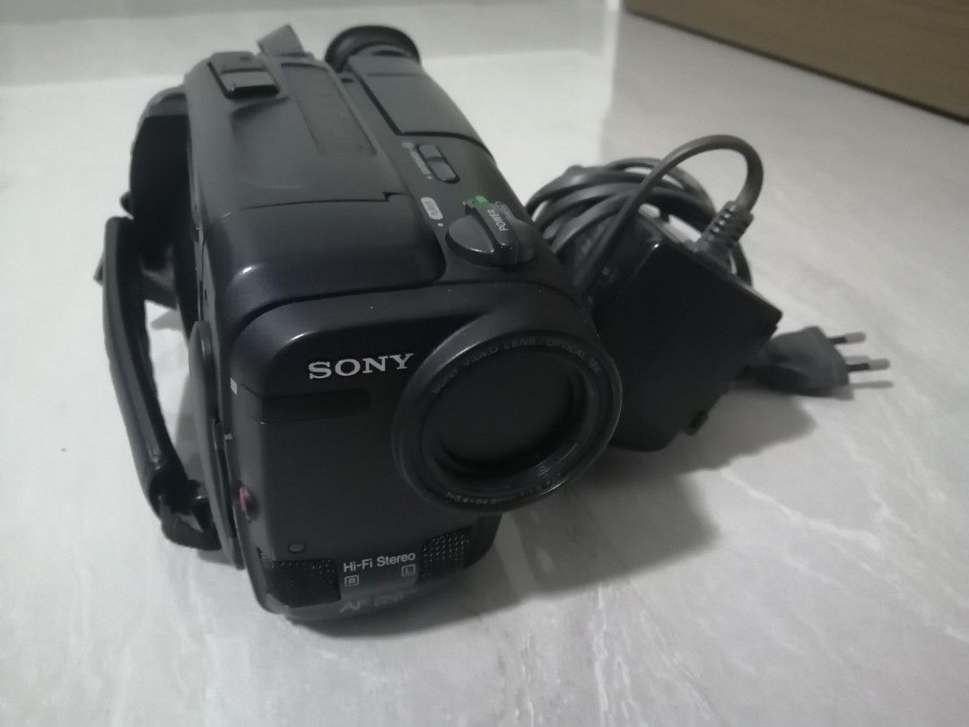 (TRADING ACCEPTED) Sony handycam video 8 camcorder, Photography, Video Cameras on Carousell