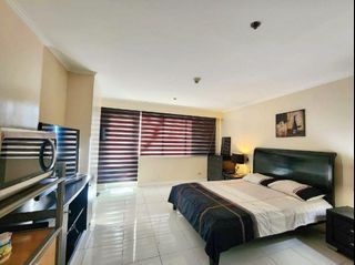 Studio Condo for Sale in Oxford Suites Poblacion Makati City RH20465