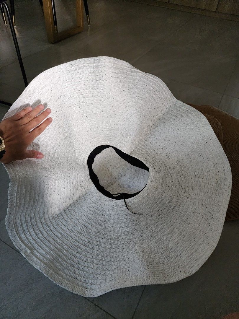 huge beach hat