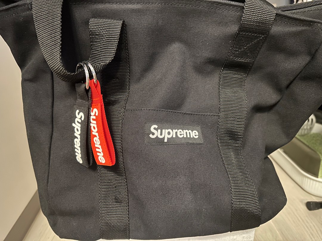 Supreme canvas Tote bag + 20fw keychain 不議價, 名牌, 手袋及銀包