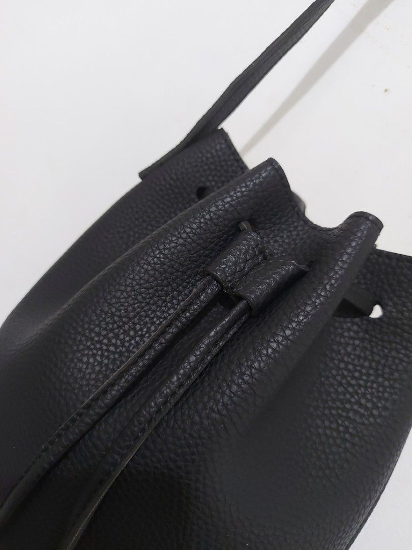 Tas Serut Hitam Cantik, Fesyen Wanita, Tas & Dompet di Carousell