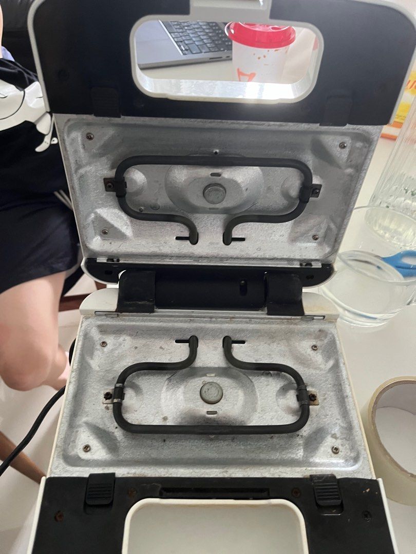 Toaster (Category: Ovens & Toasters) located in Singapore. Submitted by huyuning941223 (Listing ID 1237759770, Image 3). Description: .