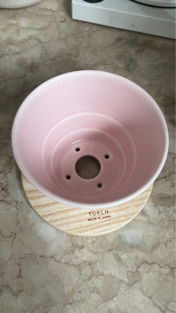 Torch Mountain Dripper Pink (Category: Coffee Machines & Makers) located in Quezon City. Submitted by actuallyorange (Listing ID 1237749970, Image 2). Description: - like new - used less than 10x - this was a gift - comes with free wave 155 filters - no flaws - rfs: don't drink much coffee anymore.