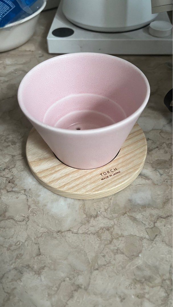 Torch Mountain Dripper Pink (Category: Coffee Machines & Makers) located in Quezon City. Submitted by actuallyorange (Listing ID 1237749970, Image 1). Description: - like new - used less than 10x - this was a gift - comes with free wave 155 filters - no flaws - rfs: don't drink much coffee anymore.