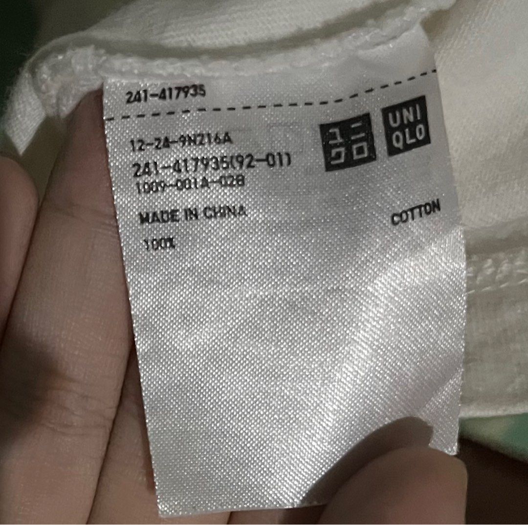 Uniqlo White Shirt (Category: Shirts) located in Manila. Submitted by ysc10 (Listing ID 1237808265, Image 2). Description: Mop: Gcash Mod: GGX.