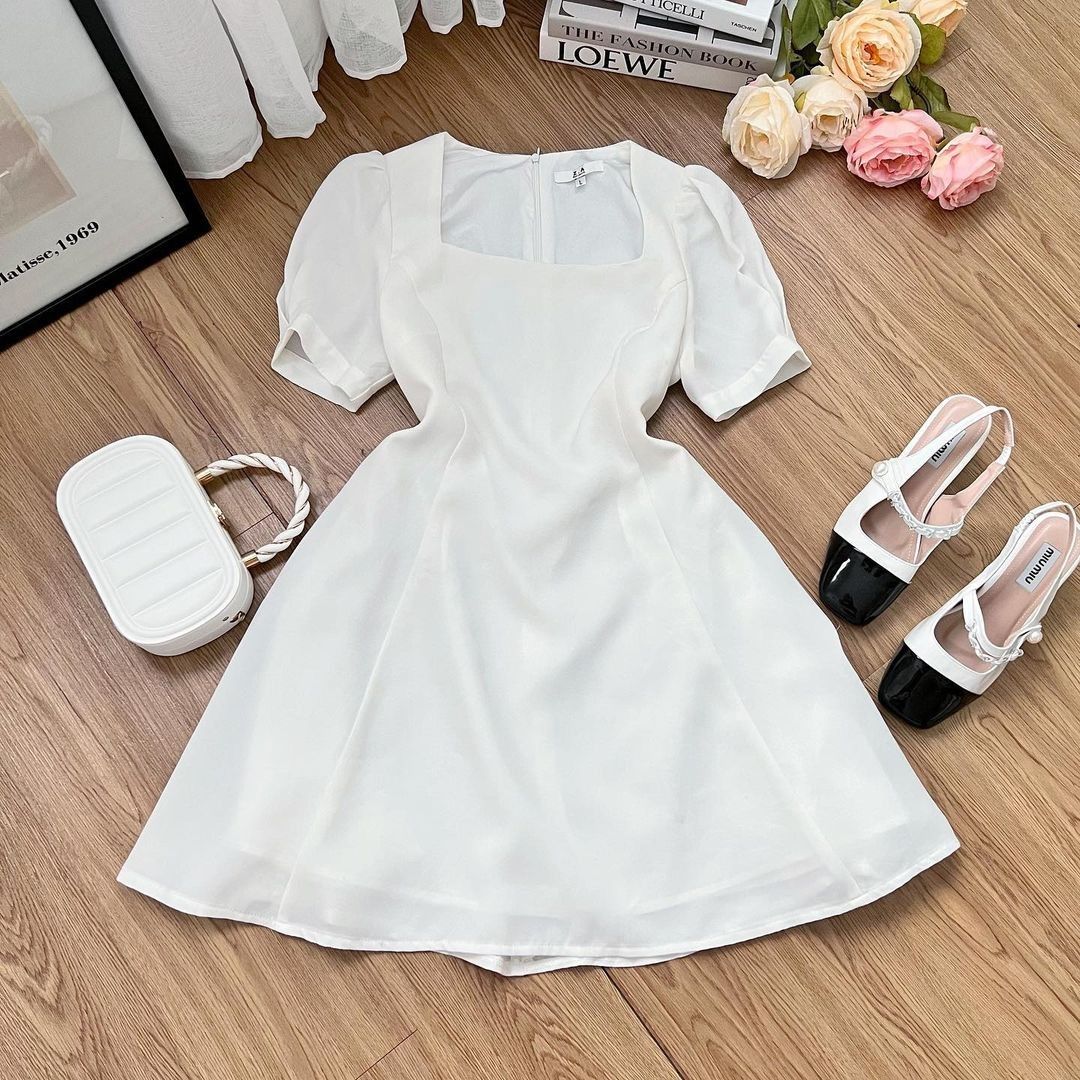 White Dress (Category: Dresses) located in Manila. Submitted by hellojelo (Listing ID 1237776934, Image 1). Description: Bought online, never worn..