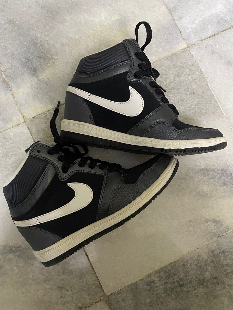 WTS Nike sneakers with insoles Women s Fashion Footwear