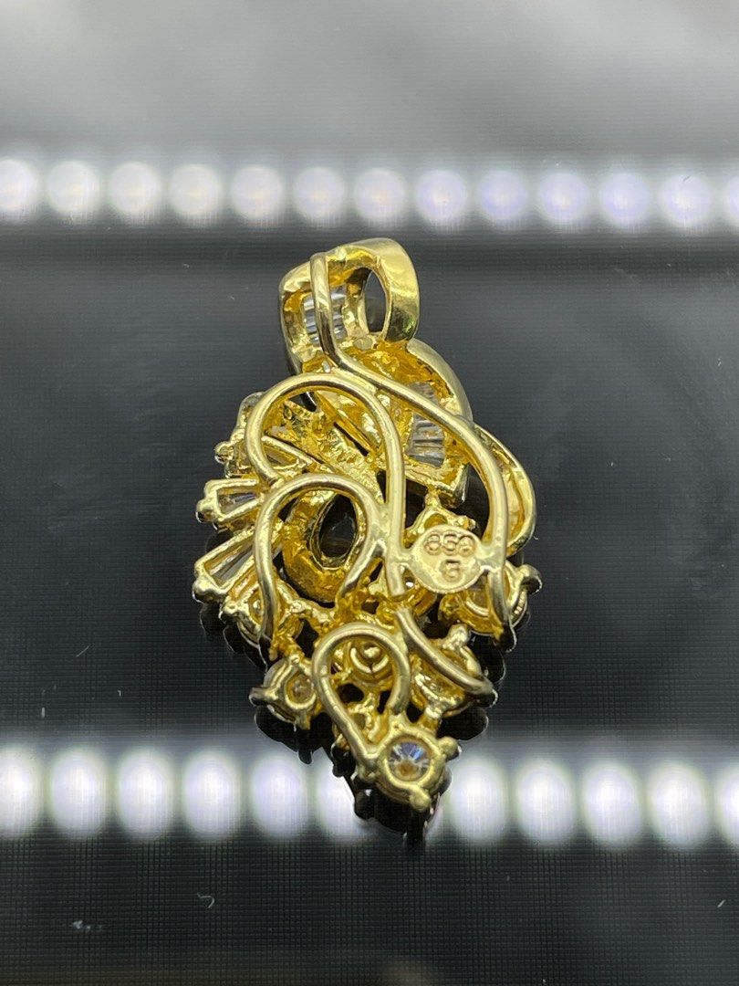 Gold pendant under 10000 hot sale
