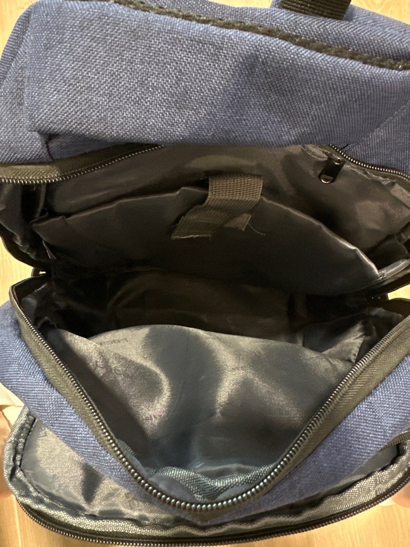 背包 Backpack （分類：背包）位於 Hong Kong。 由 hoodoosss 提交（商品編號 1237956302，圖片 3）。簡介： - 賣家收款後3個工作日天內寄出，只接受alipay 或 payme QR code 付款。 - 郵費到付，由買家負責 (只接受順豐速遞, 不接受其他郵寄方法)，如有特別要求，所有額外費用需由買家承擔。 - 貨品不設退換，如有任何爭議，賣家將保留最終決定權。。