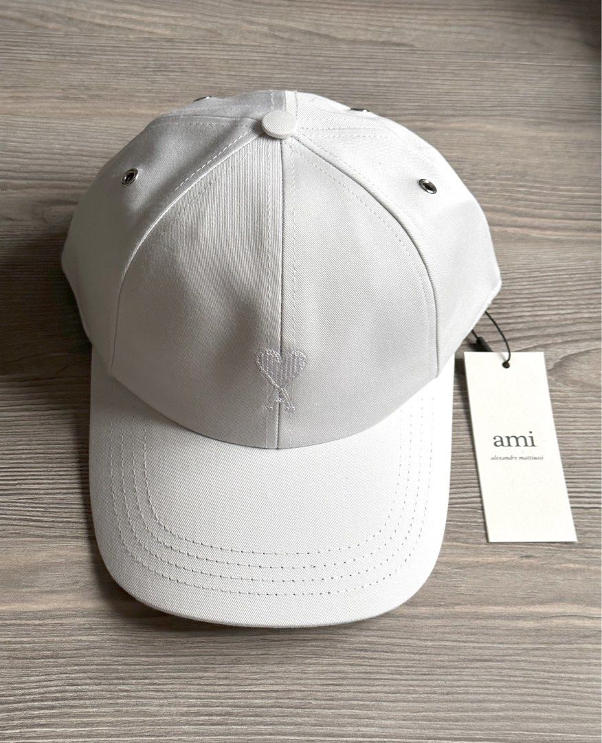 AMI Paris Cap white 白色帽, 男裝, 手錶及配件, 棒球帽、帽- Carousell