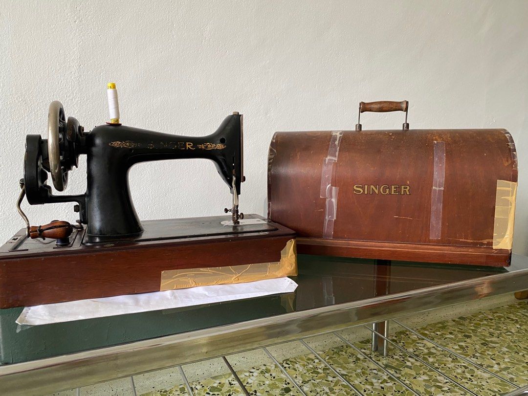Antique Singer sewing machine (70 years old), Everything Else on Carousell