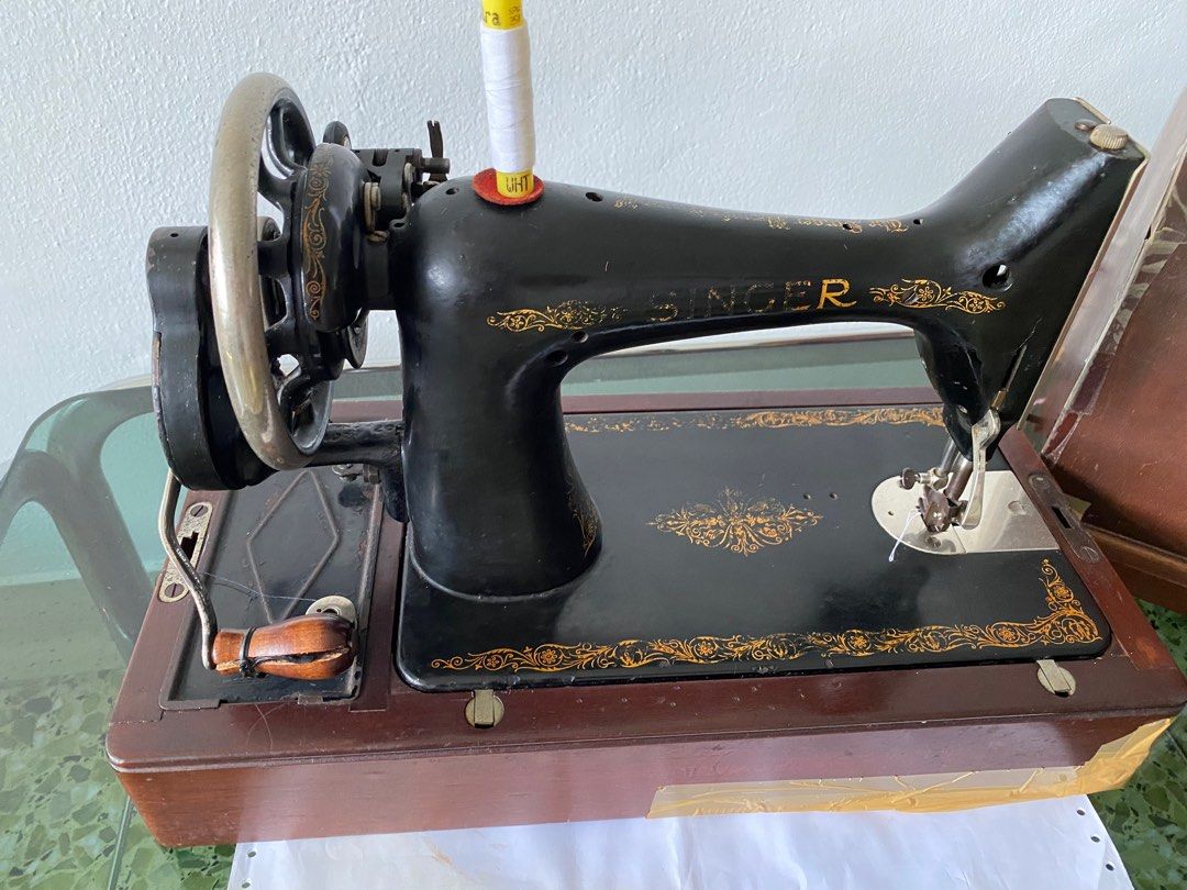 Antique Singer sewing machine (70 years old), Everything Else on Carousell