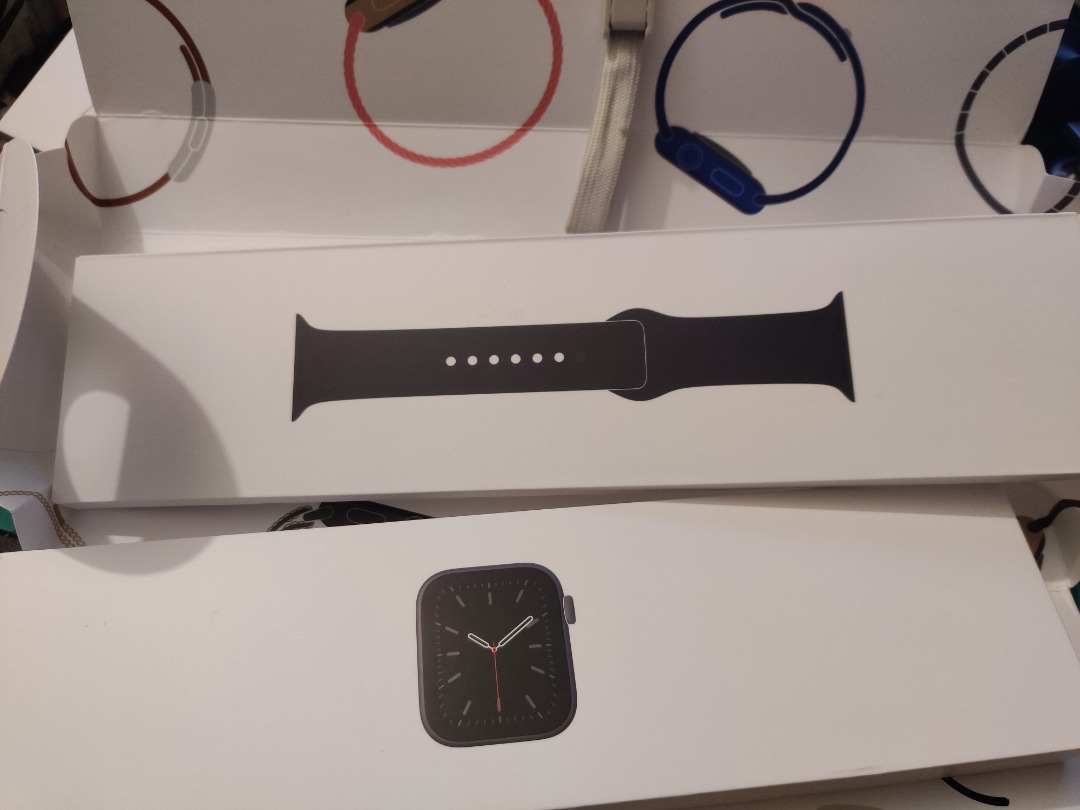 Apple Watch S6 40mm 原盒黑帶99%新，加送不鏽鋼錶帶, 手提電話, 智能