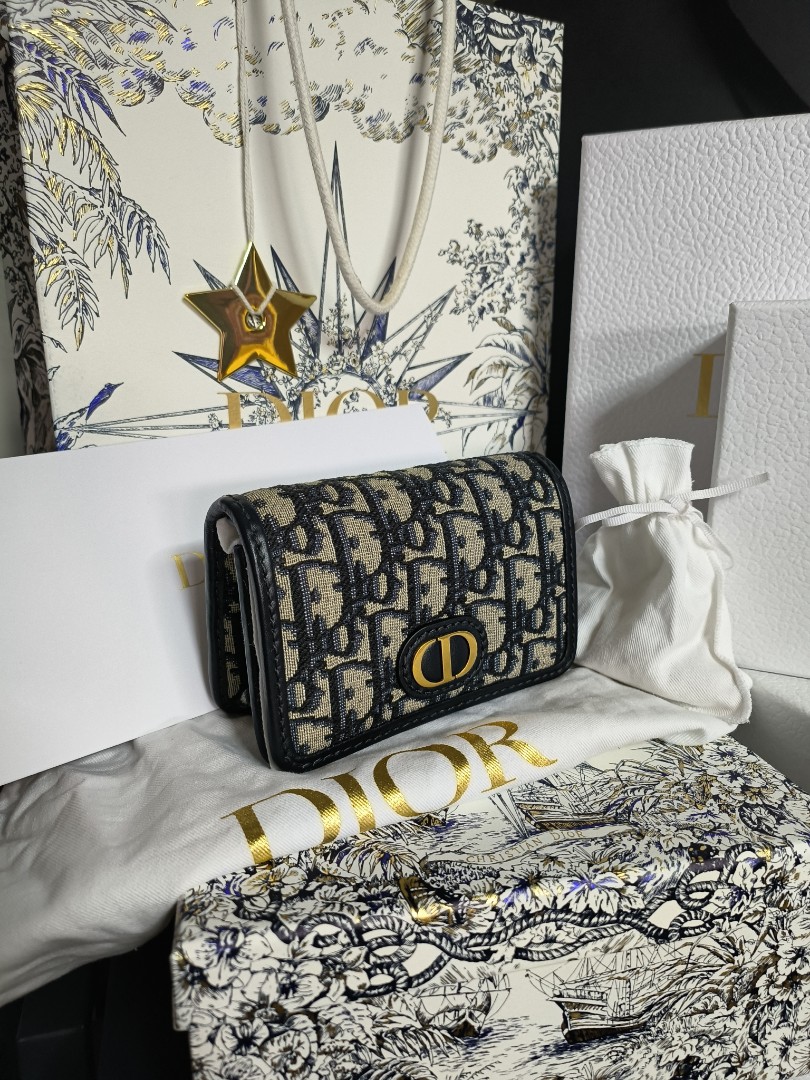 Brand New! 100% Authentic Christian Dior 30 Montaigne Medium Wallet Ivory